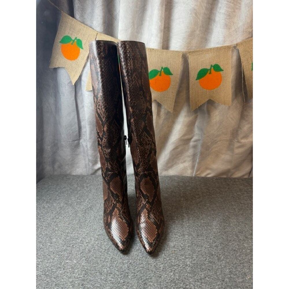 Steve Madden Brown Snake Print Knee High Pointed Toe Boots Size 7M Wide Calf NEW - Picture 3 of 9